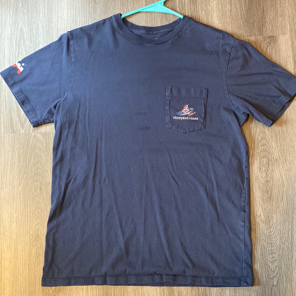 Men’s Vineyard Vines t-shirt